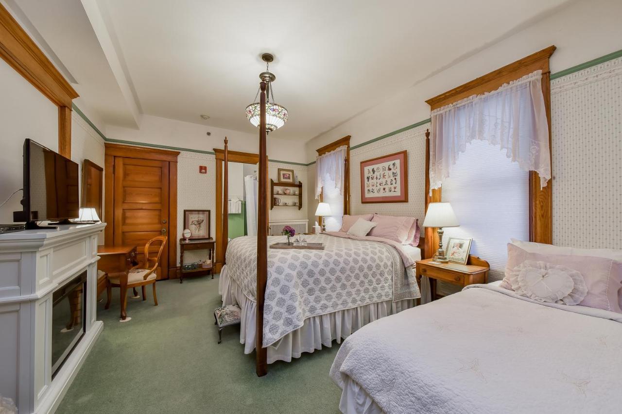Harrison House Bed & Breakfast Naperville Szoba fotó